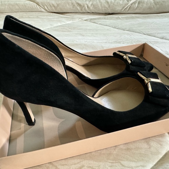 BCBG Bow Heels - Picture 2 of 7